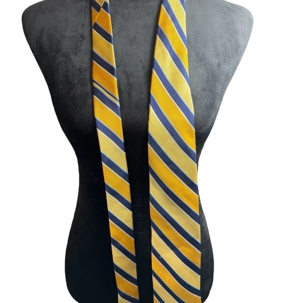 Chaps 100% Silk Tie Yellow Navy Blue Stripe Classic Preppy Menswear